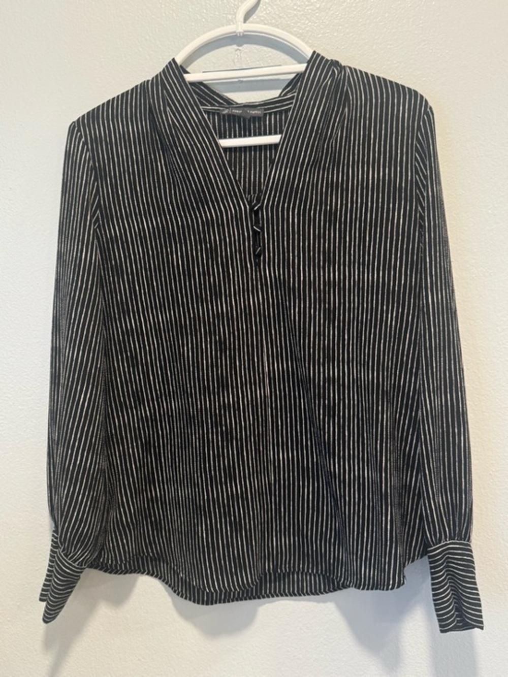 Adrianna Papell Black and White Vertical Stripe V-Neck Blouse Medium